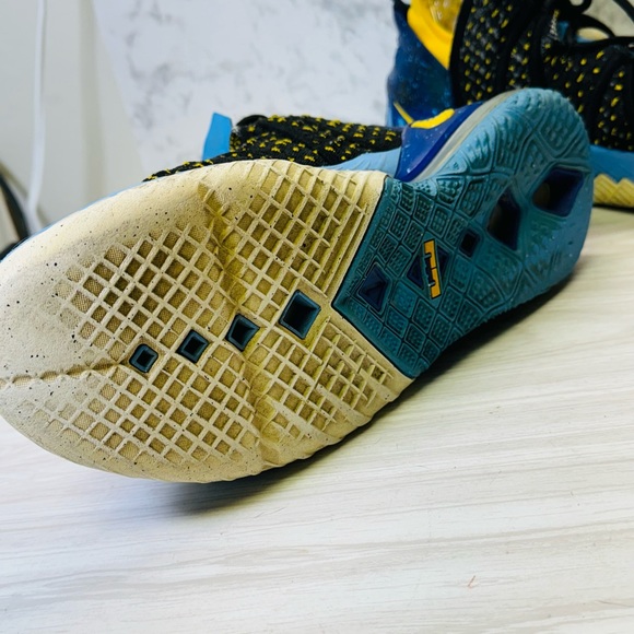 Nike LeBron 18 Lakers Heritage 2020 JAMES 23 Size 9.5 - Picture 9 of 11